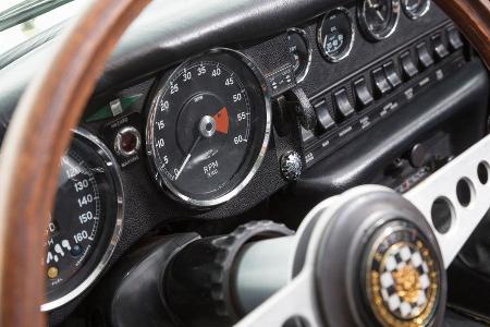 Jaguar E-Type S2, Rundinstrumente