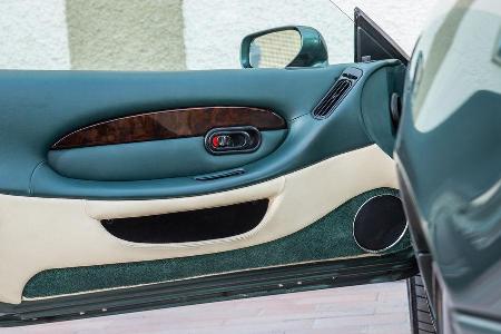 Aston Martin DB7, Trinnenseite