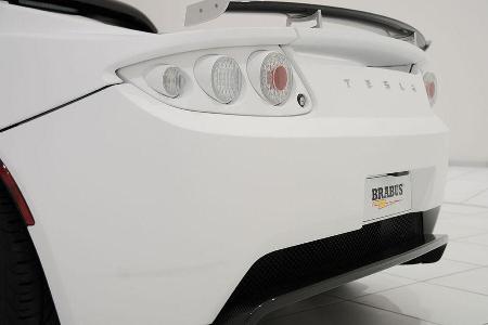 ... Diffusor - beide Elemente sind ebenfalls in Carbon-Optik gehalten.