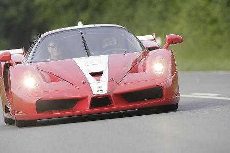 Stand doch im Zentrum der Ferrari-Planungen, dass der Wagen niemals auf offener Straße im Betrieb sein wird.