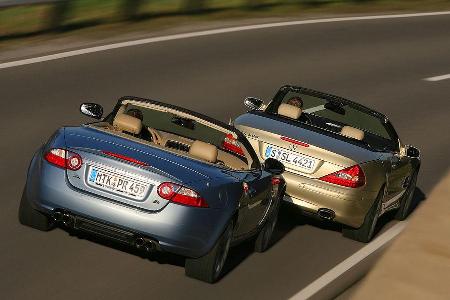 Der SL 500 (388 PS) kostet 105.910 Euro, der XKR bleibt mit 105.700 Euro ebenfalls im üblichen Rahmen.