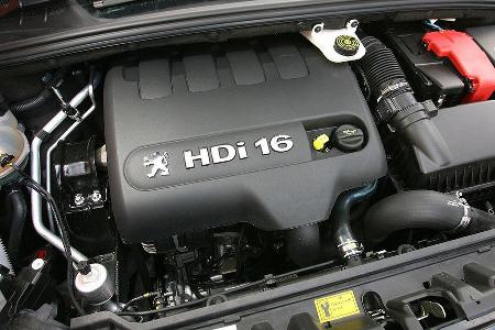 Der Vierzylinder von Peugeot arbeitet mit Vierventiltechnik, Ausgleichswellen und Common-Rail-Einspritzung.