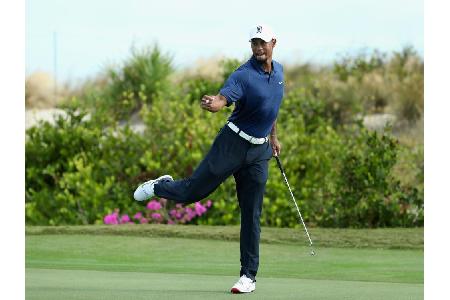 Sieben Schläge unter Par: Tiger Woods glänzt auf zweiter Runde