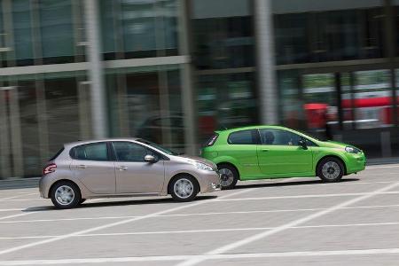 Peugeot 208 82 Vti, Fiat Punto 0,9 Twinair, Seitenansicht