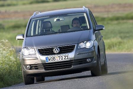 Deutschlands unangefochtener Kompaktvan-Bestseller VW Touran tritt gegen die Konkurrenz an.
