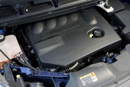 Bis auf eine kleine Anfahrschwäche ist auch der Zweiliter-Diesel bei der Musik.