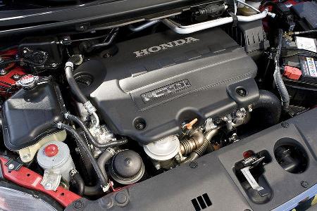 Besser macht es der kräftig antretende 2,2-Liter-Diesel.