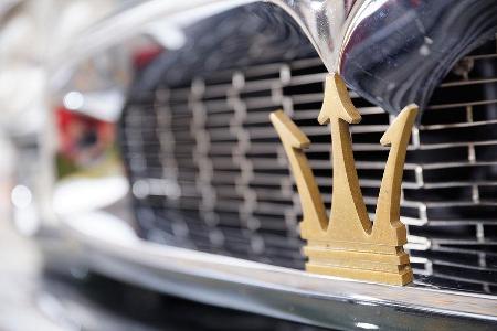 Maserati Quattroporte I 4200, Khlergrill, Dreizack