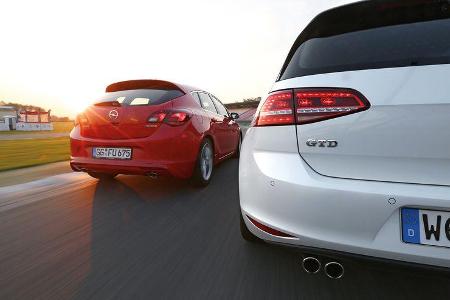 Opel Astra 2.0 CDTi Biturbo, VW Golf GTD, Heckansicht