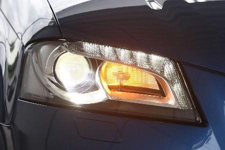 Zuerst kam der üppige Single-Frame-Kühlergrill, nun folgen mit auffälligen Tagfahr-Lichtleisten bestückte Scheinwerfer.