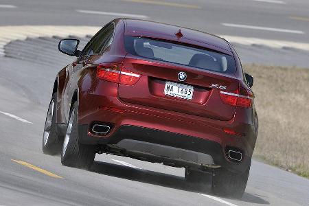 Die Verbrauchs- und Emissionswerte des neuen, 407 PS starken Twinturbo-V8 sollen deutlich unterhalb des bisherigen Niveaus l...