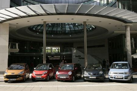 Peugeot 1007, Smart Fortwo, Daihatsu Trevis, Toyota Aygo und Fiat Panda machen den Stadt-König unter sich aus.