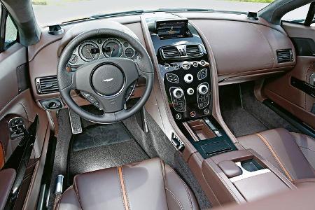 Aston Martin Vantage S, Cockpit