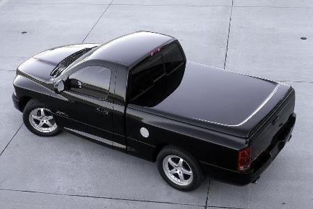 Damit spurtet der Dodge RAM SRT-10 in knapp 5 Sekunden auf Tempo 100 und erreichte maximal 248 km/h.