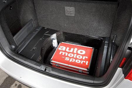 Großes Fach unter dem stabilen Ladeboden anstelle eines Reserverades.
