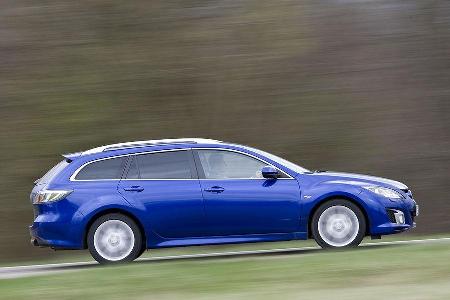 Mazda 6: Kräftig modellierte vordere Kotflügel, gute Übersicht nach hinten dank schmaler D-Säulen.