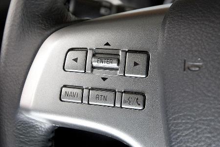 Bedienung von Navi, Bordcomputer, Klimaanlage und Soundsystem im Lenkrad.