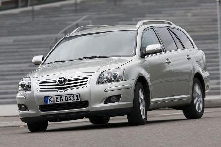 Modische Details sucht man beim Avensis vergeblich.