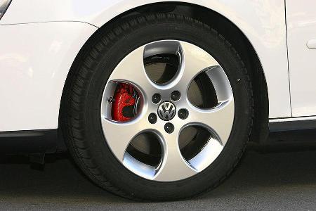 Auch der VW steht auf 17-Zöllern.
