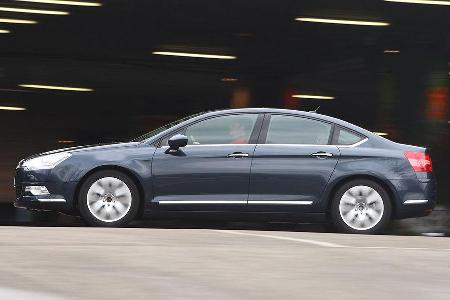 Der Testwagen verfügt über jene hydropneumatische Federung, ...