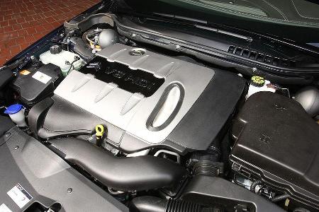 Auf 204 PS bringt es der 2,7 Liter große Turbodiesel, ein klassischer V6 mit 60 Grad Zylinderwinkel.