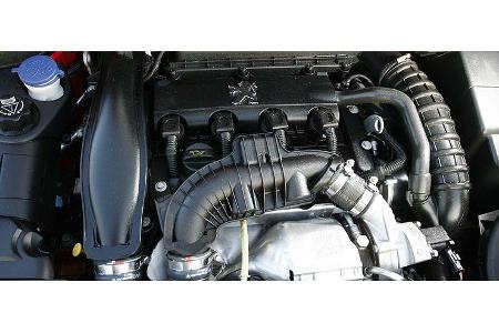 Der 1,6-Liter Turbo darf im 207 nur 150 PS leisten. Im Sprint auf 100 km/h ist der Peugeot 1,6 Sekunden langsamer.