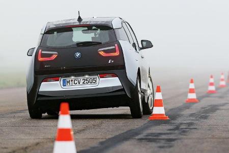 BMW i3, Heckansicht, Slalom