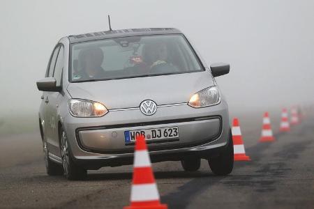 VW E-Up, Frontansicht, Slalom