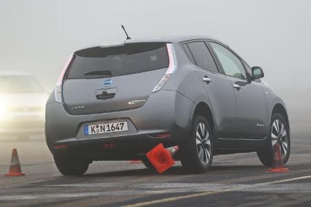 Nissan Leaf, Heckansicht, Slalom