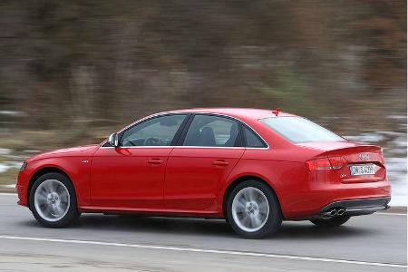 Im Alltag fällt die größere motorische Potenz des Audi S4 hingegen weniger auf als sein deutlich rauerer Motorlauf.