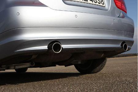 Mit einer Hockenheim-Rundenzeit von 1.17,0 Minuten war die Limousine schneller als alle anderen mischbereiften 335i Coupés u...