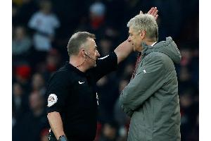 Wegen Schubser: Arsenal-Coach Wenger droht lange Sperre