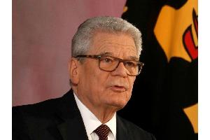DOSB verleiht Bundespräsident Gauck Ehrenmedaille