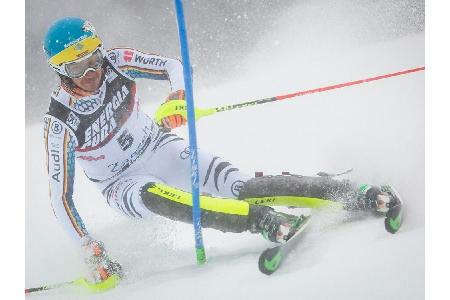 Pinturault vorne - Neureuther mit verkorkstem Lauf