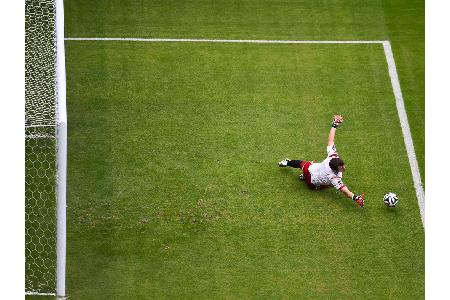 Der aktuelle Rekordhalter kommt aus Spanien. 'San Iker' Casillas kommt bis heute auf 167 Länderspiele zwischen den Pfosten d...