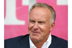 Versprechen eingelöst: Rummenigge versorgt Ingolstadt mit Weißwürsten und Brezn