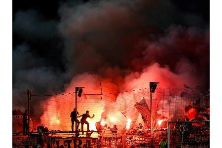 Fehlverhalten der Fans: 22.500 Euro Strafe für St. Pauli
