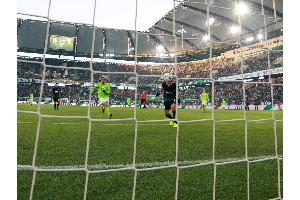 Patzer des Tages: Luiz Gustavo und Diego Benaglio (VfL Wolfsburg)