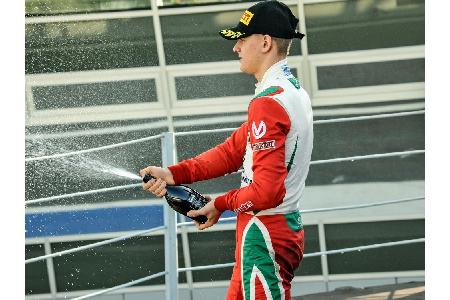 Zwei Siege und ein Crash für Mick Schumacher in der MRF-Challenge