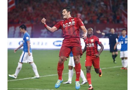 Der brasilianische Stürmer spielt mittlerweile bei Shanghai SIPG in China und verdient dort 19,3 Millionen Euro.