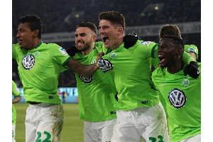 In Überzahl: Gomez sichert Wolfsburg Dreier gegen HSV