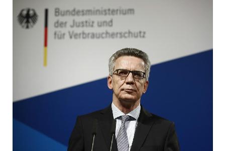 De Maizière fordert harte Strafen gegen BVB-Randalierer: 