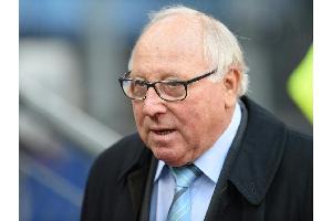 Eingriff am Rücken bei HSV-Idol Seeler