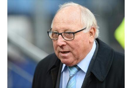 Eingriff am Rücken bei HSV-Idol Seeler