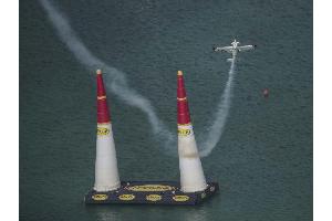 Red Bull Air Race: Weltmeister Dolderer nur Vierter in Abu Dhabi