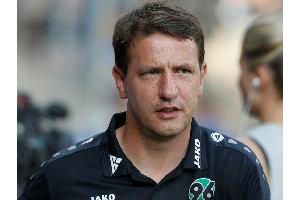 25 Jahre nach Pokal-Triumph: Hannover mit Nostalgie-Trikots gegen Frankfurt