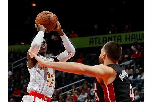 Schröder führt Hawks zum Sieg - Zipser verliert mit Chicago