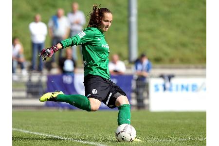 Nationaltorhüterin Benkarth verlängert in Freiburg