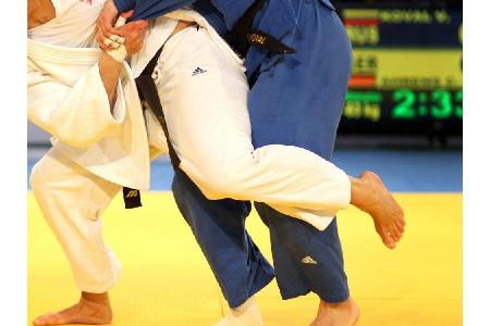 Grand Prix in Düsseldorf: Stoll-Sieg zum Auftakt