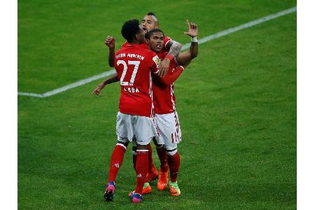 Glanzlose Bayern im Viertelfinale - Lahm wohl vor Karriereende